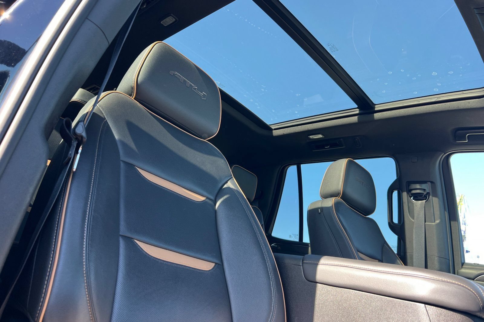 Used 2023 GMC Yukon AT4 w/ AT4 Premium Package AWD/4WD image 23
