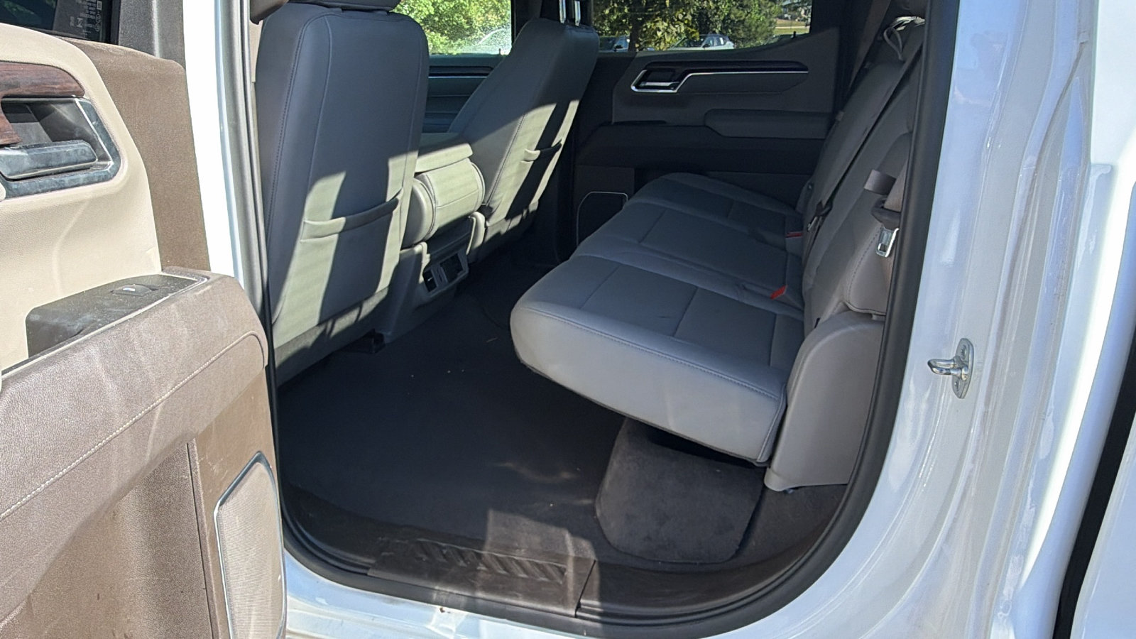 Used 2025 GMC Sierra 1500 SLT AWD/4WD image 23
