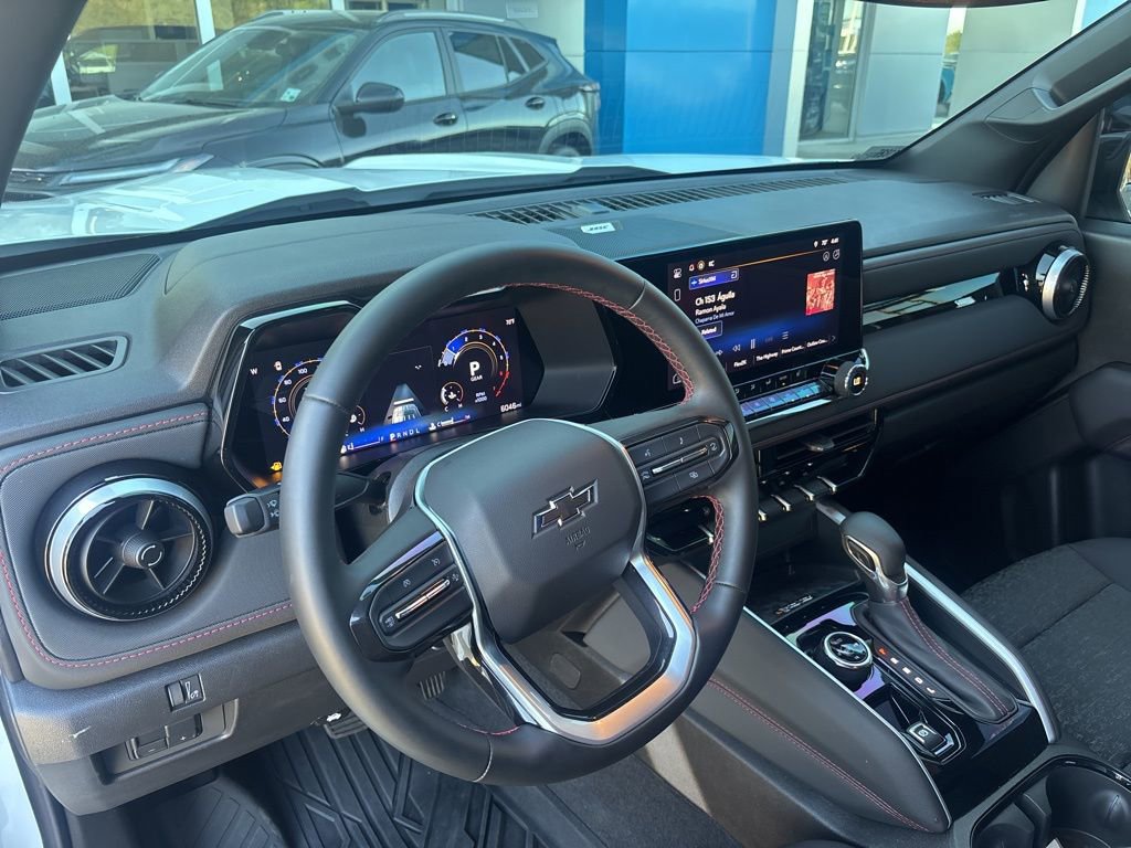 Used 2025 Chevrolet Colorado Z71 w/ Technology Package image 32