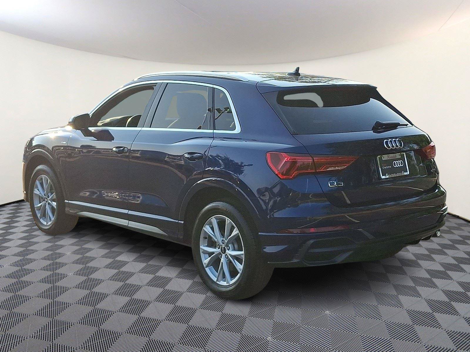 Used 2021 Audi Q3 2.0T Premium w/ Convenience Package AWD/4WD image 4