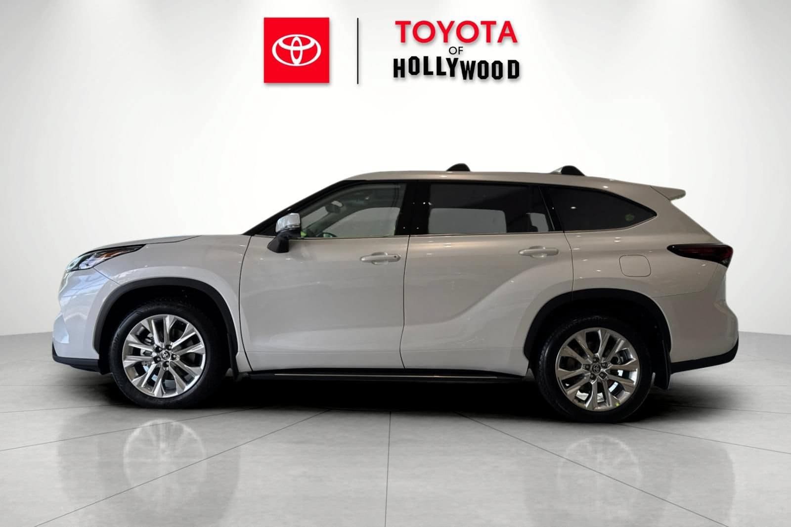 New 2026 Toyota Highlander Limited AWD/4WD image 8