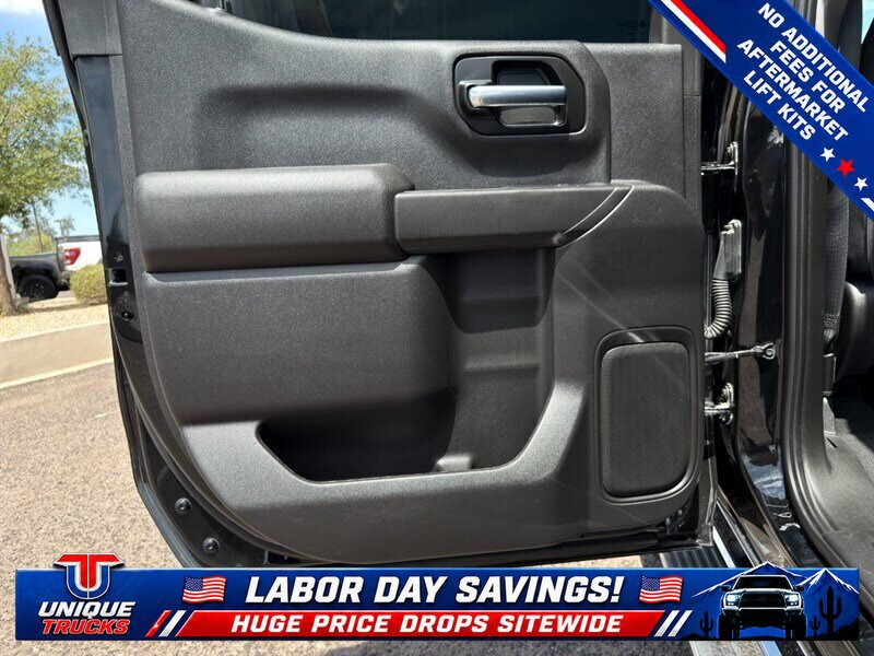 Used 2021 GMC Sierra 1500 4x4 Crew Cab w/ Sierra Value Package image 19