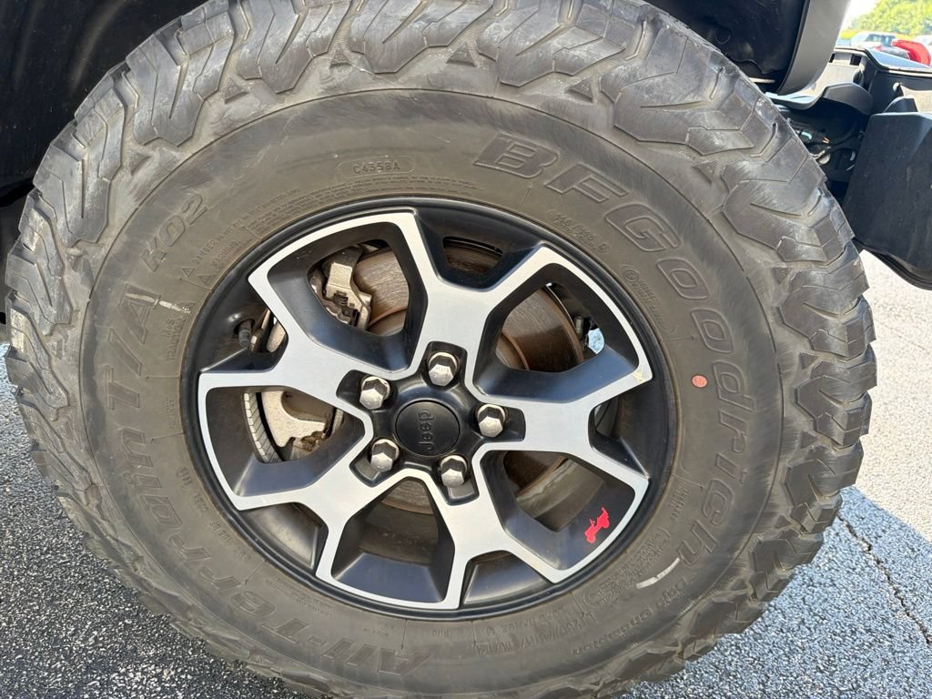Used 2023 Jeep Wrangler Unlimited Rubicon w/ Cold Weather Group AWD/4WD image 8