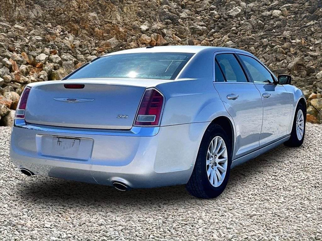Used 2012 Chrysler 300 image 2
