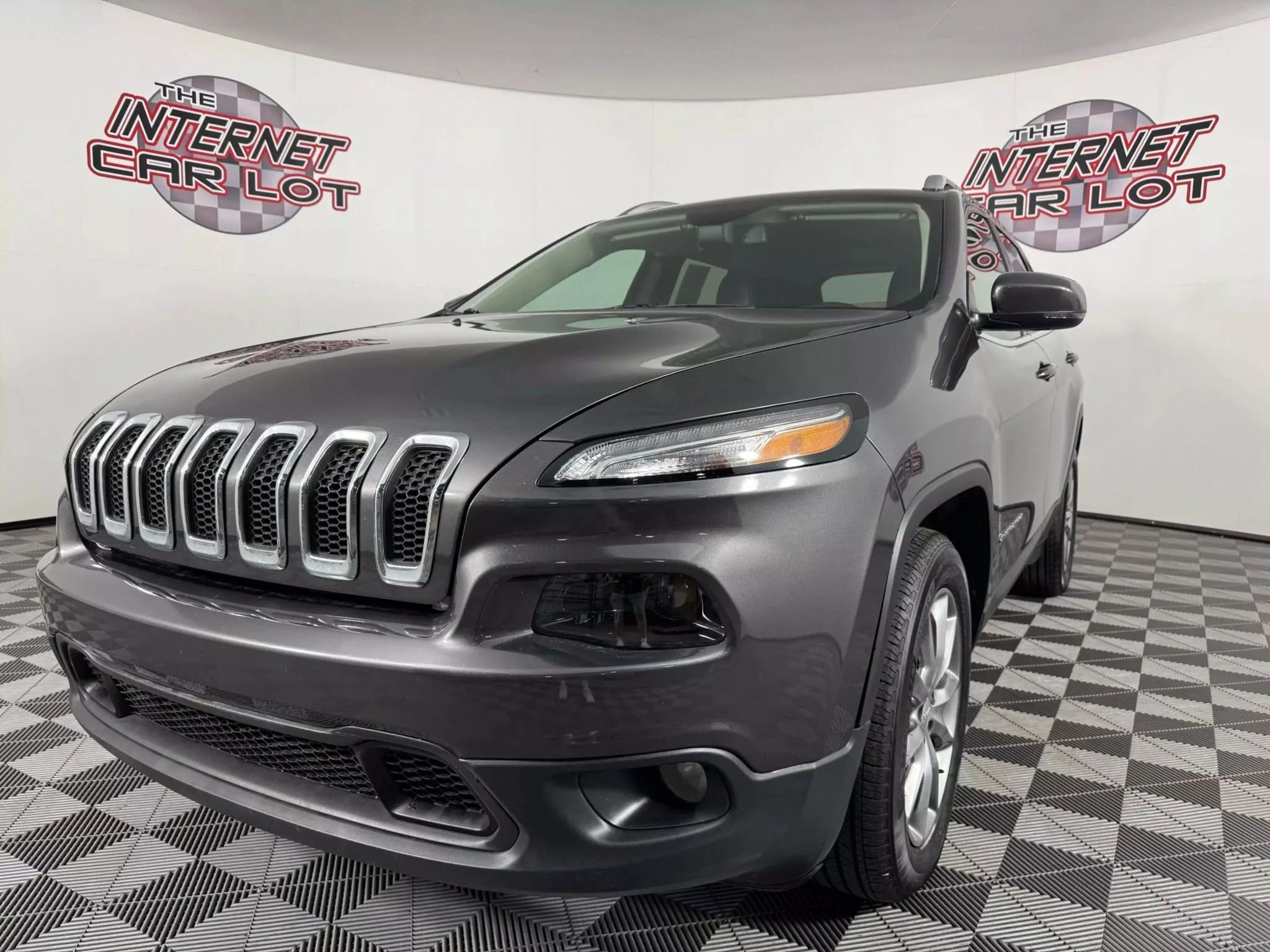 Used 2018 Jeep Cherokee Limited AWD/4WD image 3