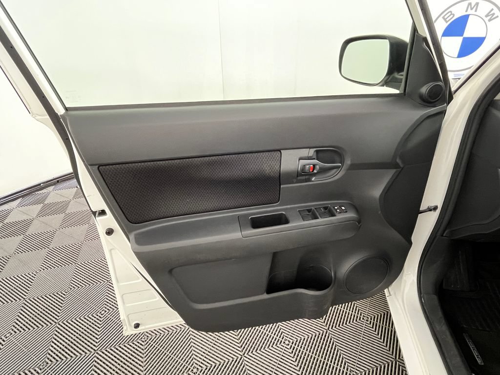 Used 2010 Scion xB FWD image 26
