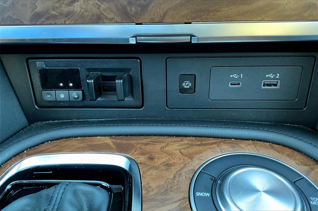 Used 2024 Nissan Armada SL w/ Captain's Chairs Package image 33