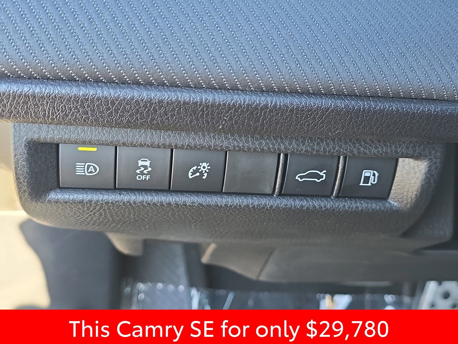 Used 2025 Toyota Camry SE image 31