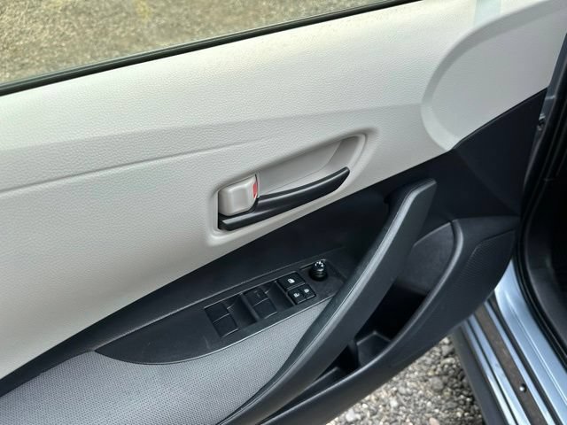 Used 2022 Toyota Corolla LE FWD image 11