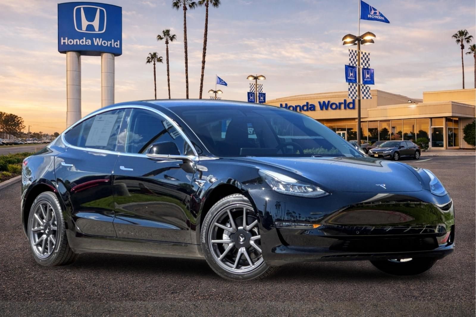 Used 2018 Tesla Model 3 Long Range RWD image 2