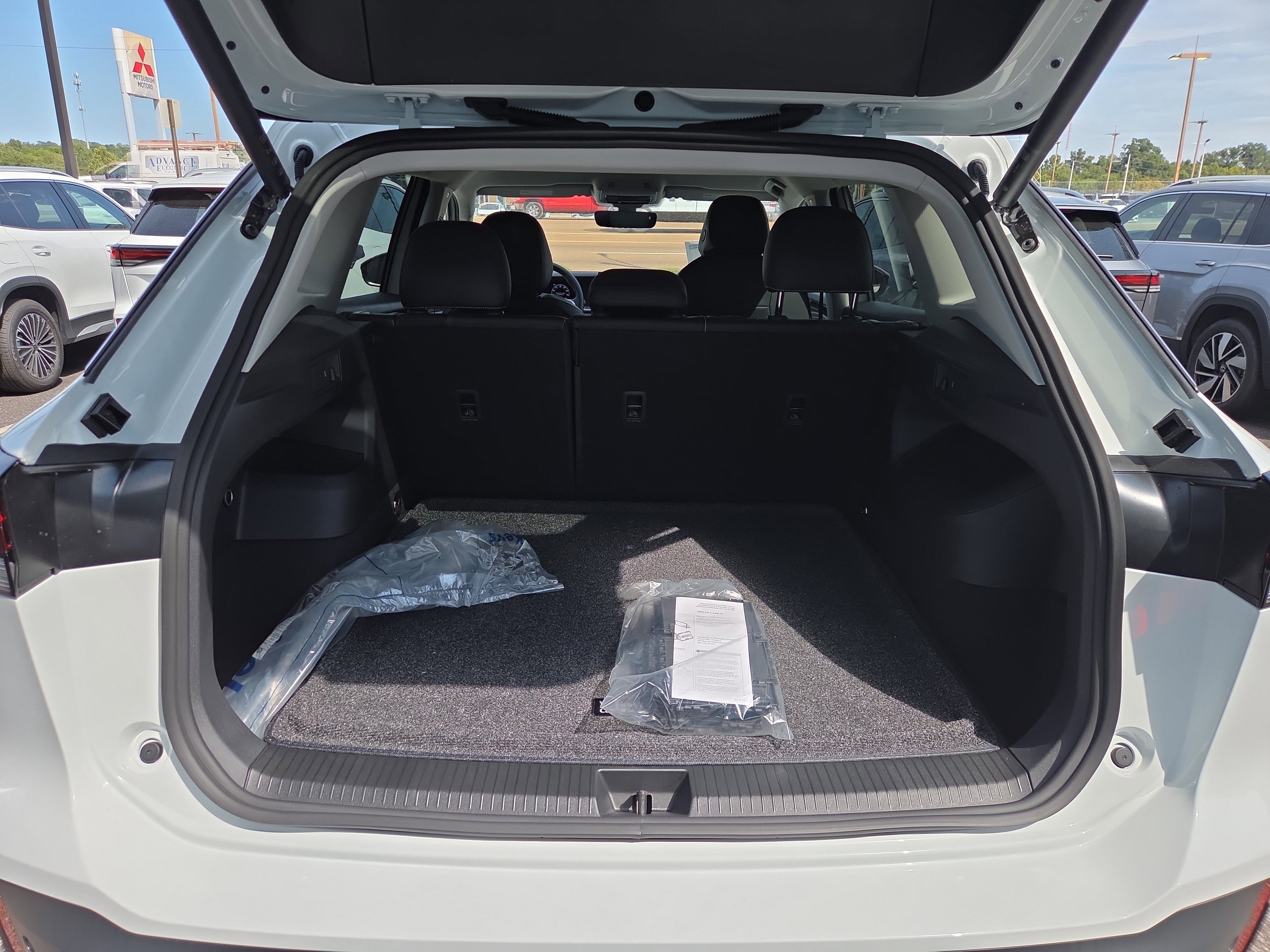 New 2025 Volkswagen Tiguan SE image 8