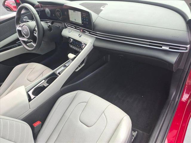 Used 2023 Hyundai Elantra Limited w/ Preferred Accessory Package FWD image 20