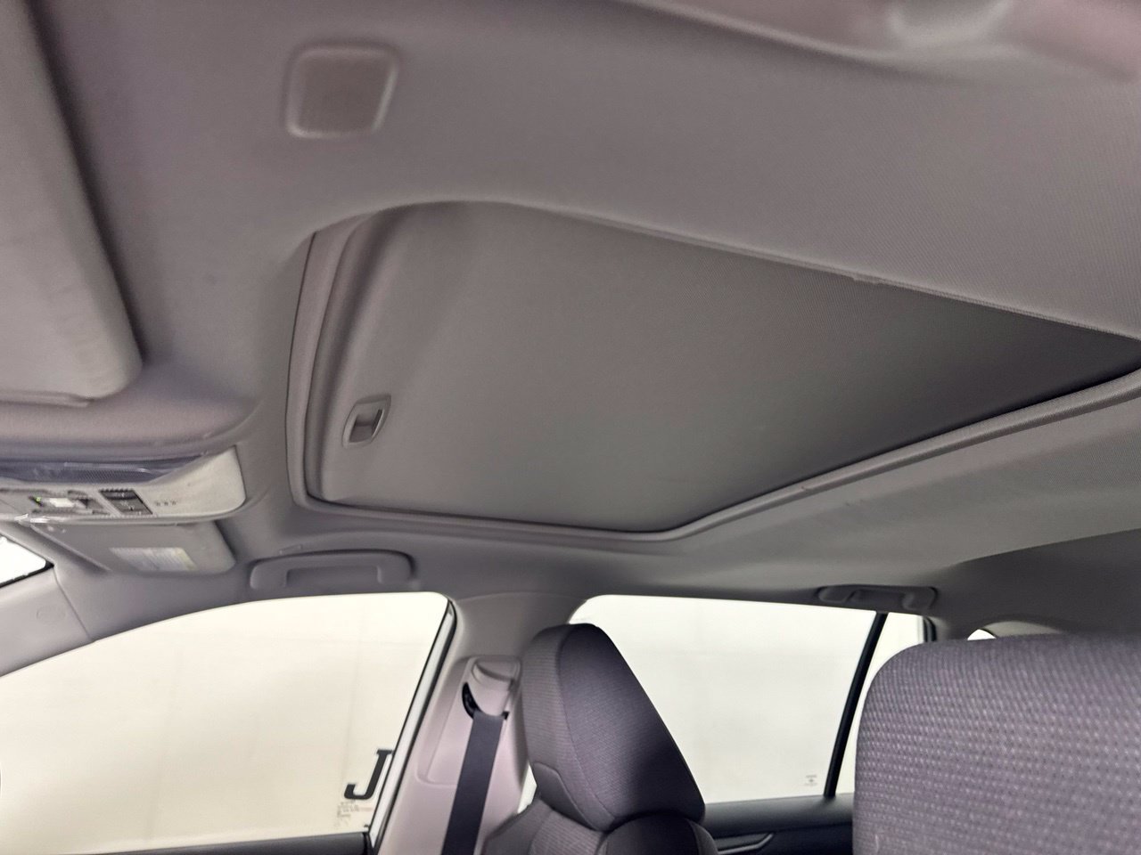 Used 2025 Toyota RAV4 XLE w/ Convenience Package FWD image 15