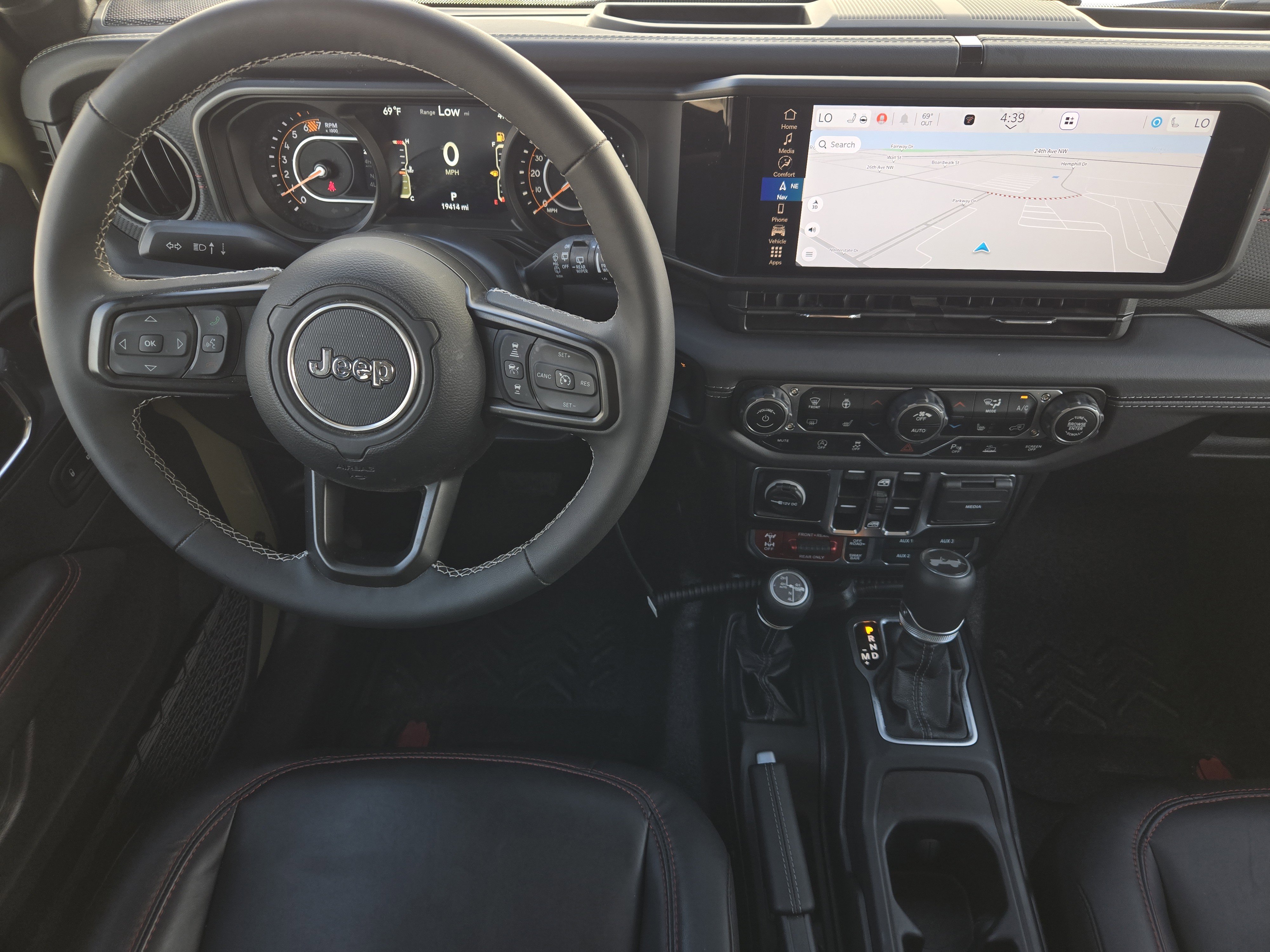 Used 2025 Jeep Wrangler Unlimited Rubicon AWD/4WD image 28