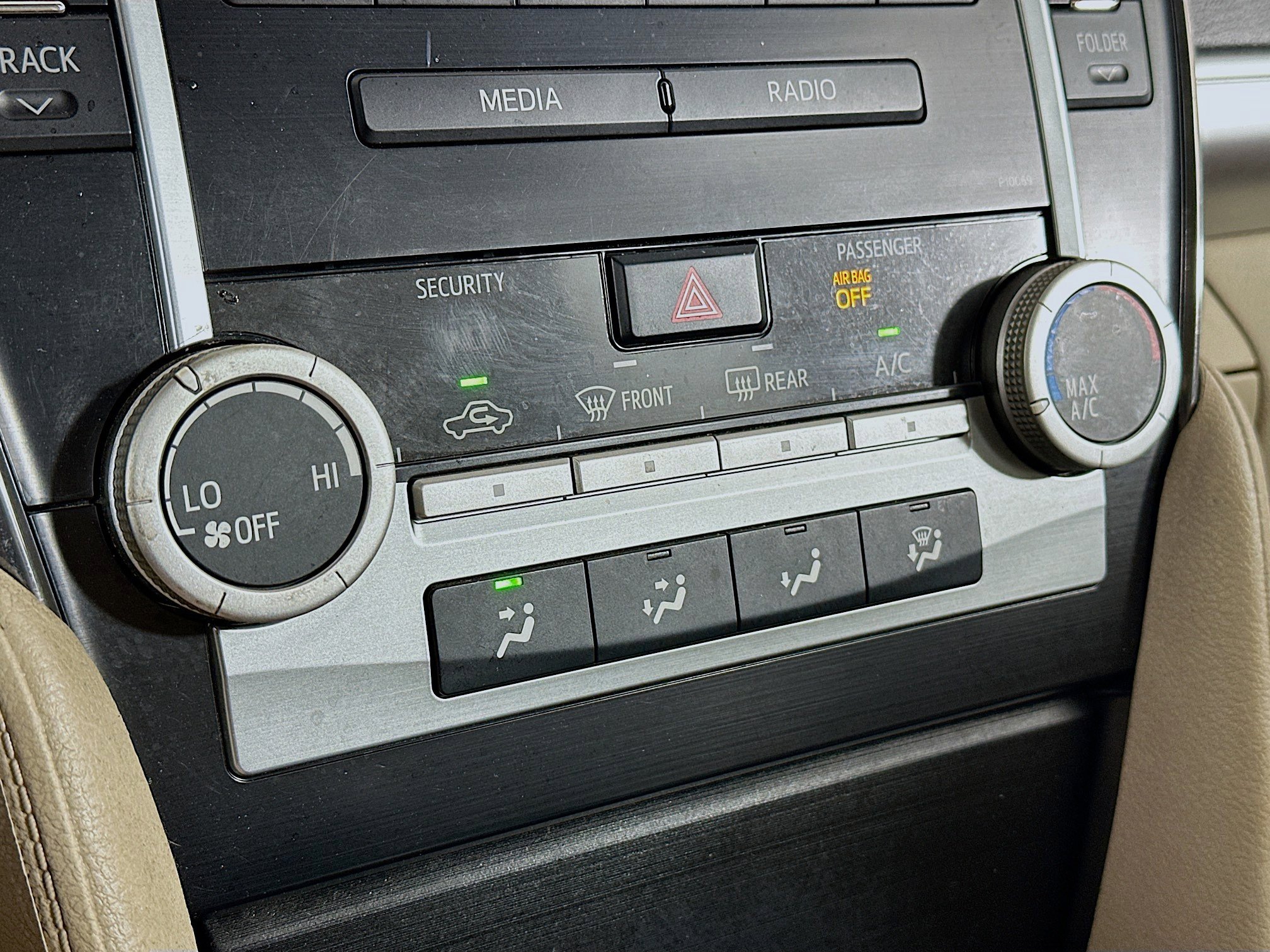 Used 2012 Toyota Camry L image 22