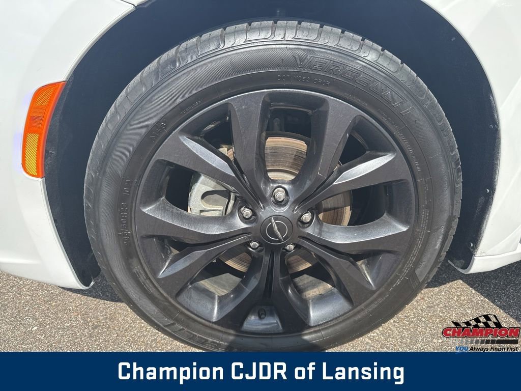 Used 2025 Chrysler Pacifica Limited FWD image 11