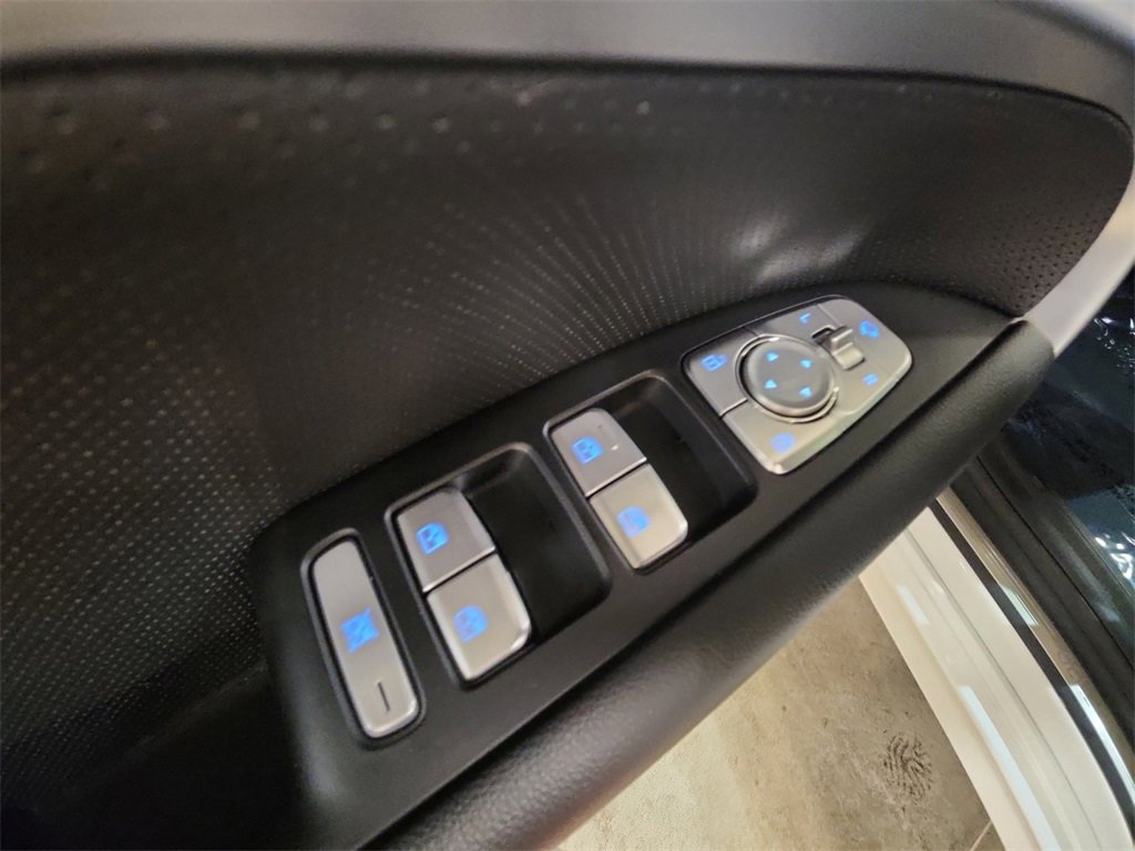 Used 2023 Genesis G70 2.0T w/ Sport Prestige Package image 35