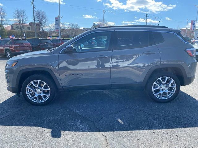 Certified 2023 Jeep Compass Latitude image 2