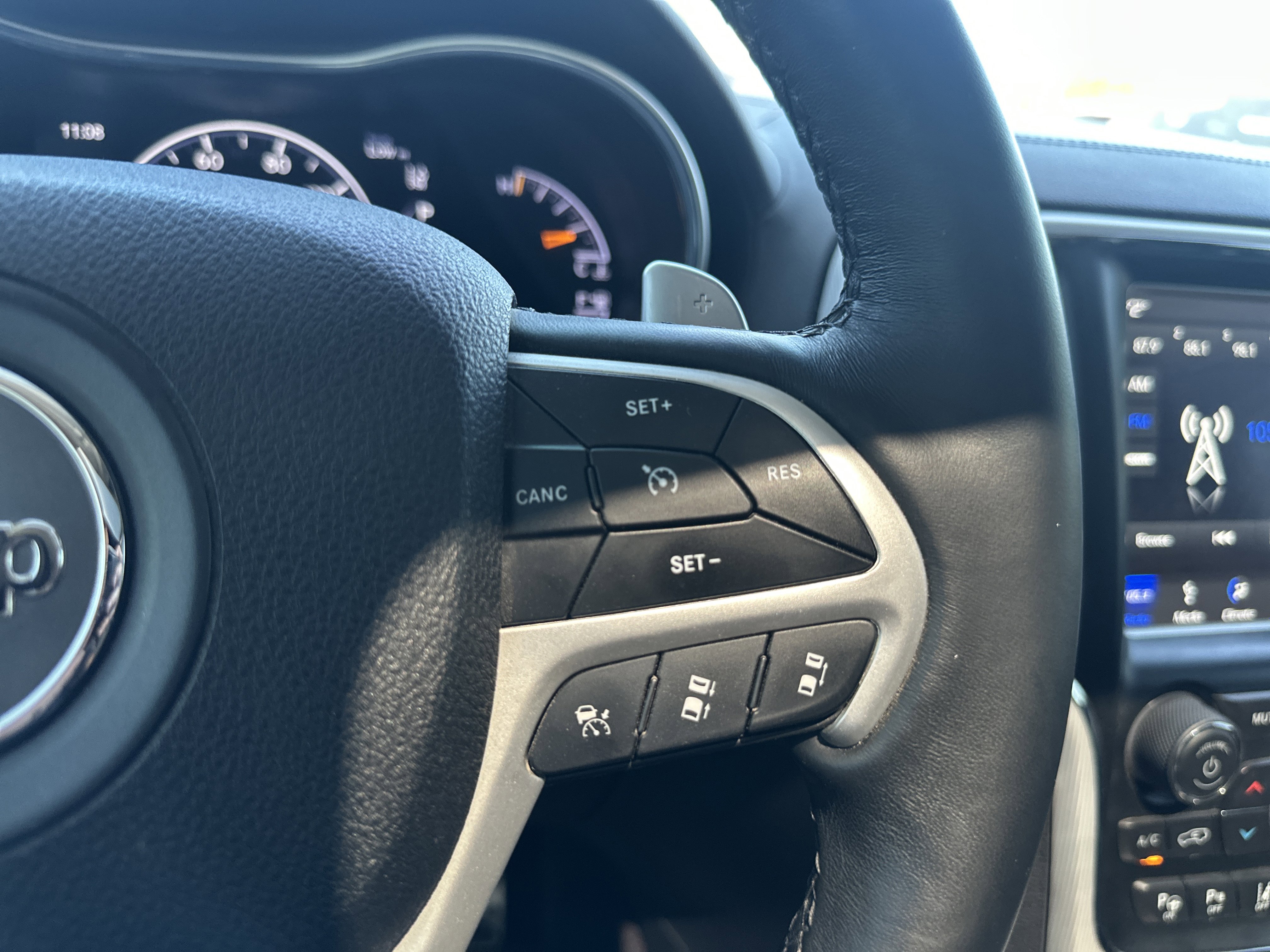 Used 2018 Jeep Grand Cherokee Summit w/ Platinum Series Group AWD/4WD image 22