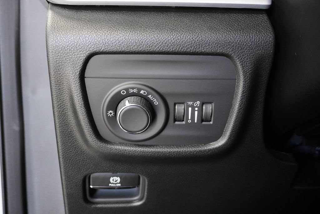 New 2025 Jeep Grand Cherokee Laredo w/ Luxury Tech Group I AWD/4WD image 21