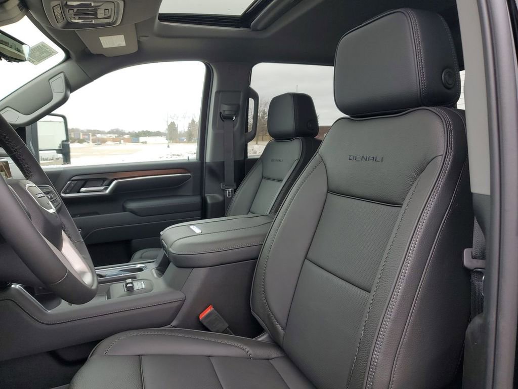 New 2025 GMC Sierra 3500 Denali w/ Denali Reserve Package image 21