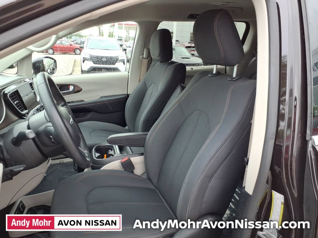 Used 2019 Chrysler Pacifica Touring Plus w/ Advanced Safetytec Group FWD image 13