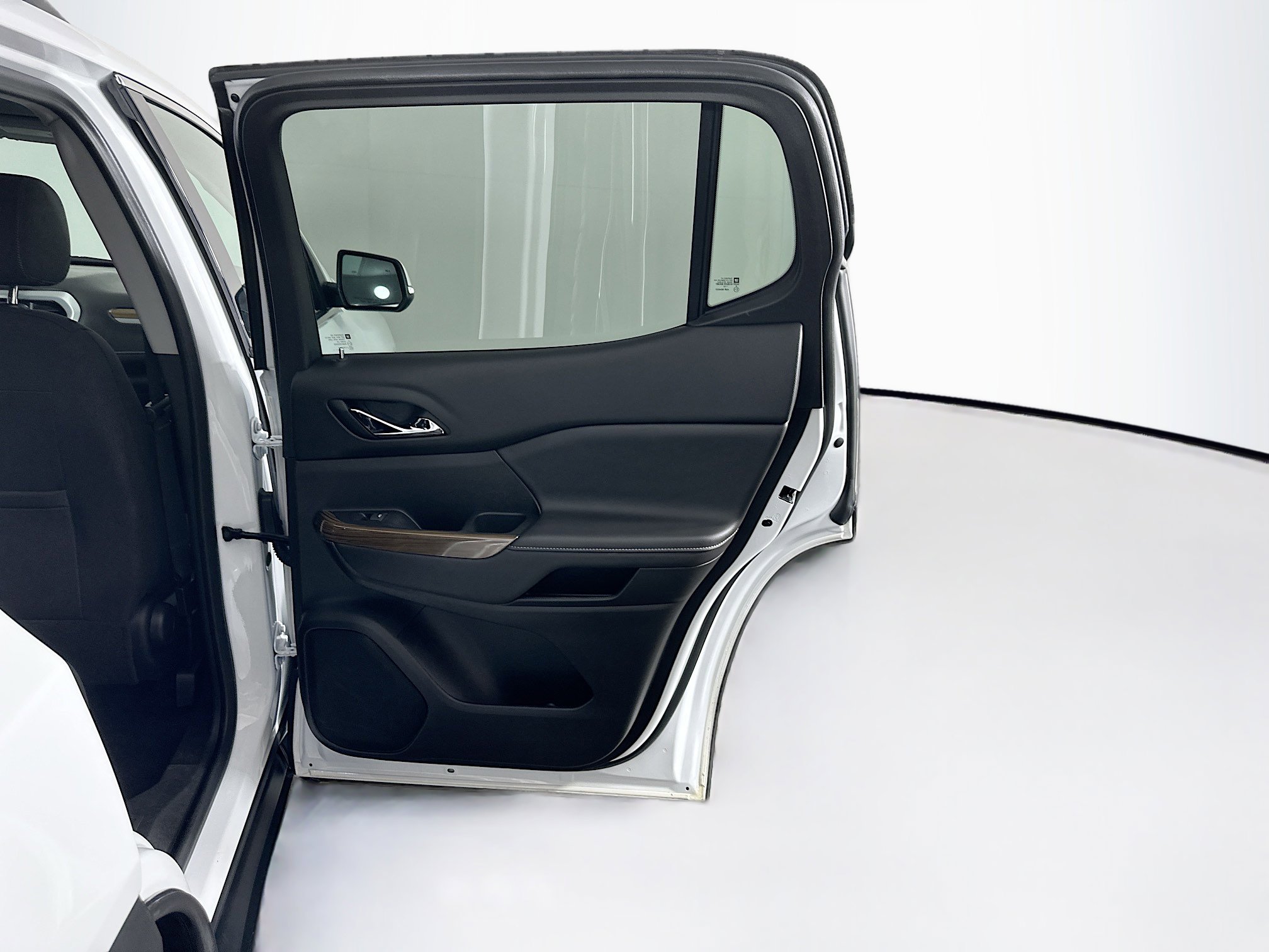 Used 2023 GMC Acadia SLE w/ Driver Convenience Package image 32