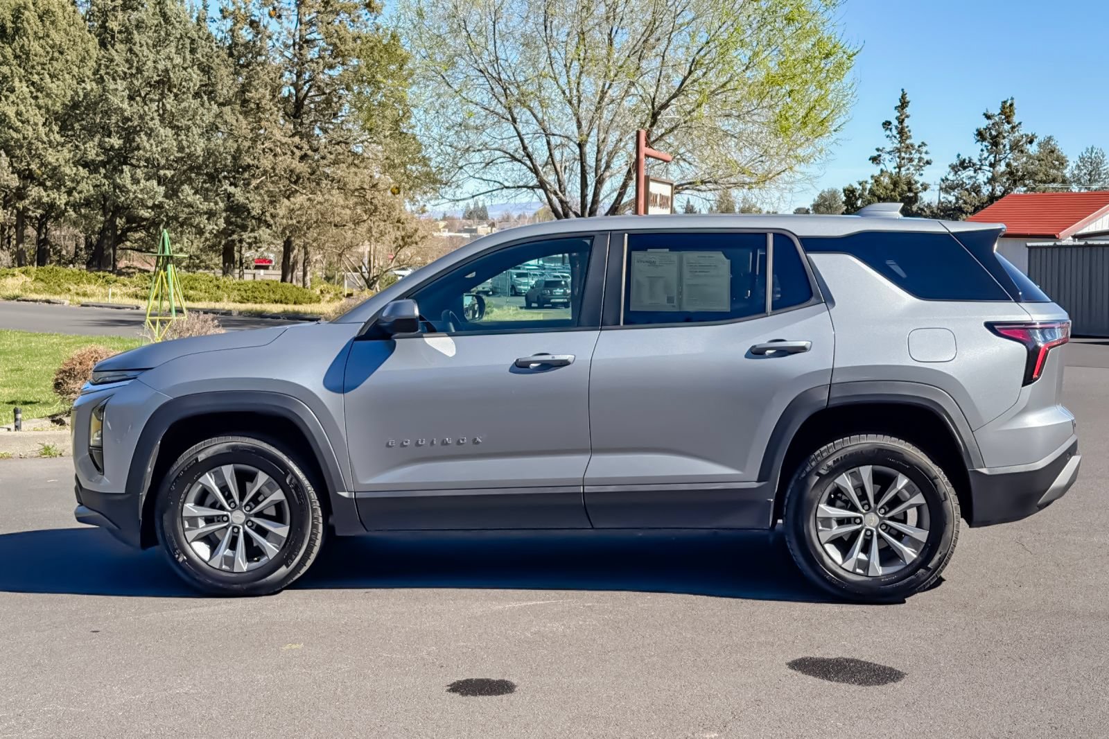 Used 2025 Chevrolet Equinox LT AWD/4WD image 8