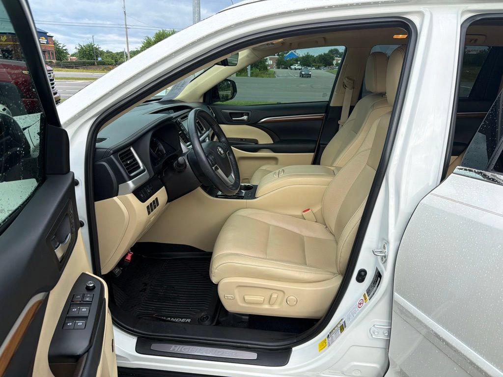 Used 2019 Toyota Highlander Limited Platinum AWD/4WD image 6