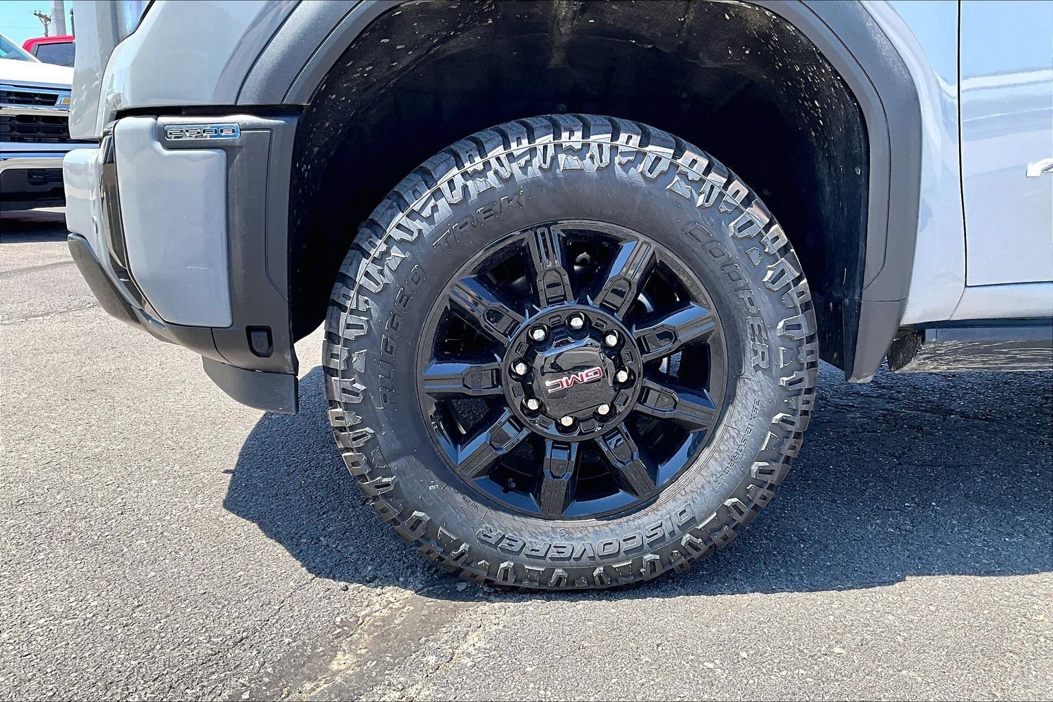 Used 2025 GMC Sierra 2500 AT4 w/ AT4 Premium Plus Package AWD/4WD image 8
