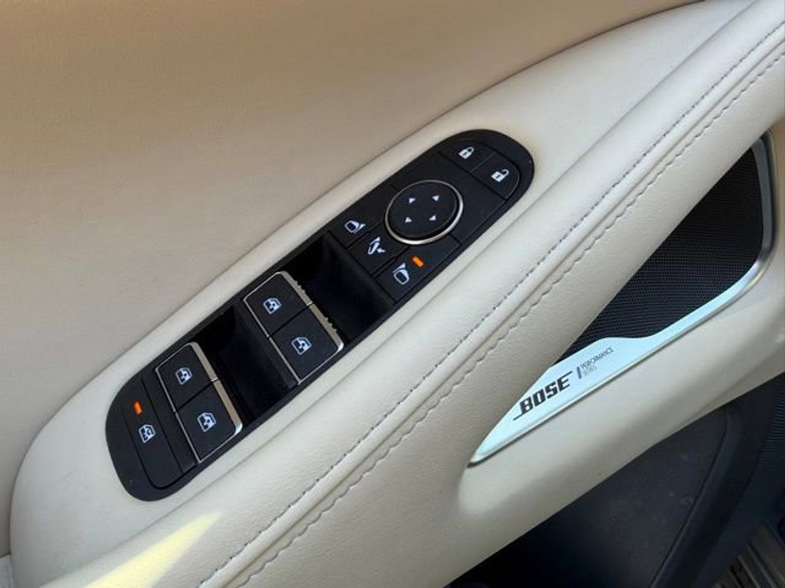 Certified 2025 INFINITI QX60 Luxe image 11