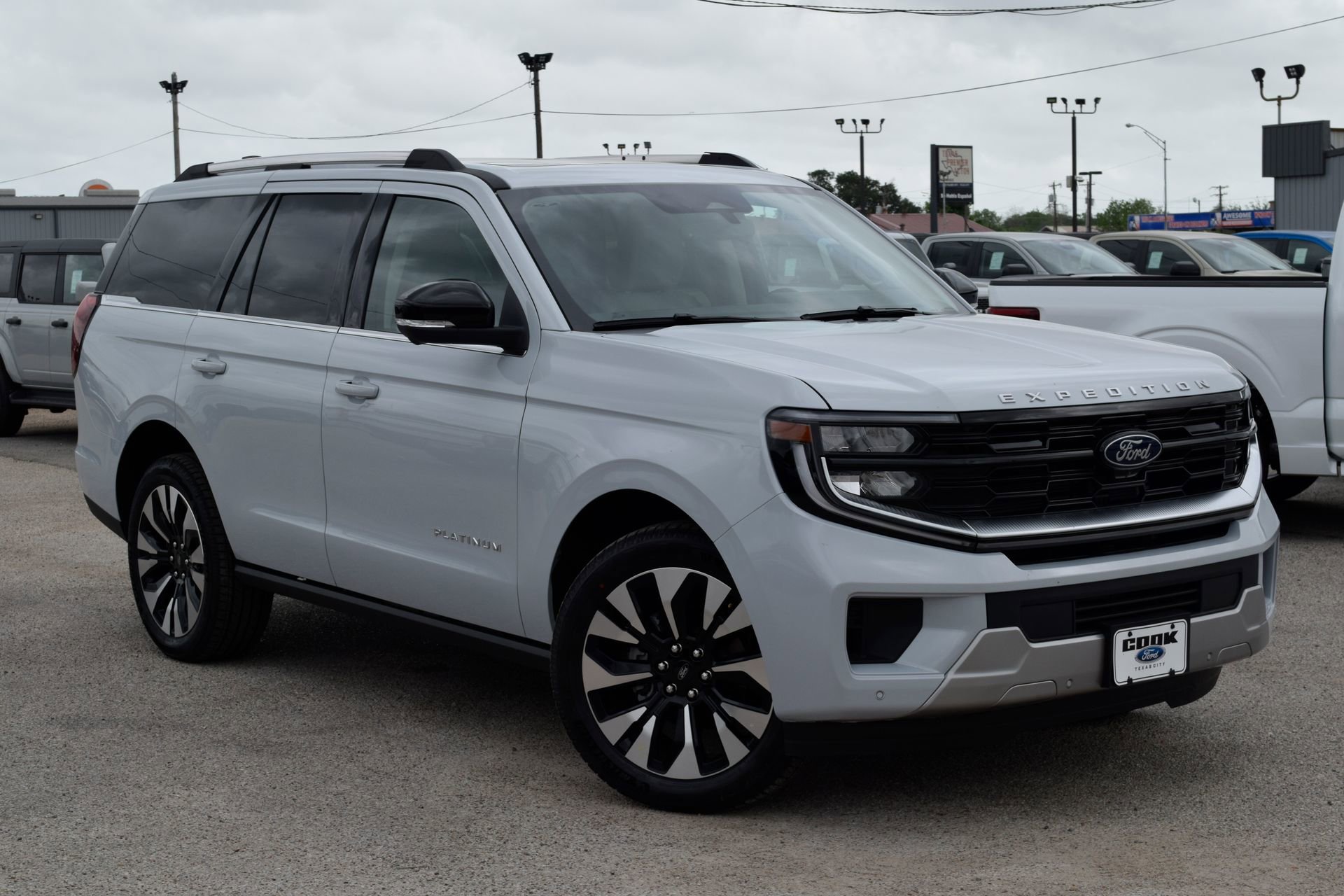 New 2026 Ford Expedition Platinum w/ Driver's Package image 3