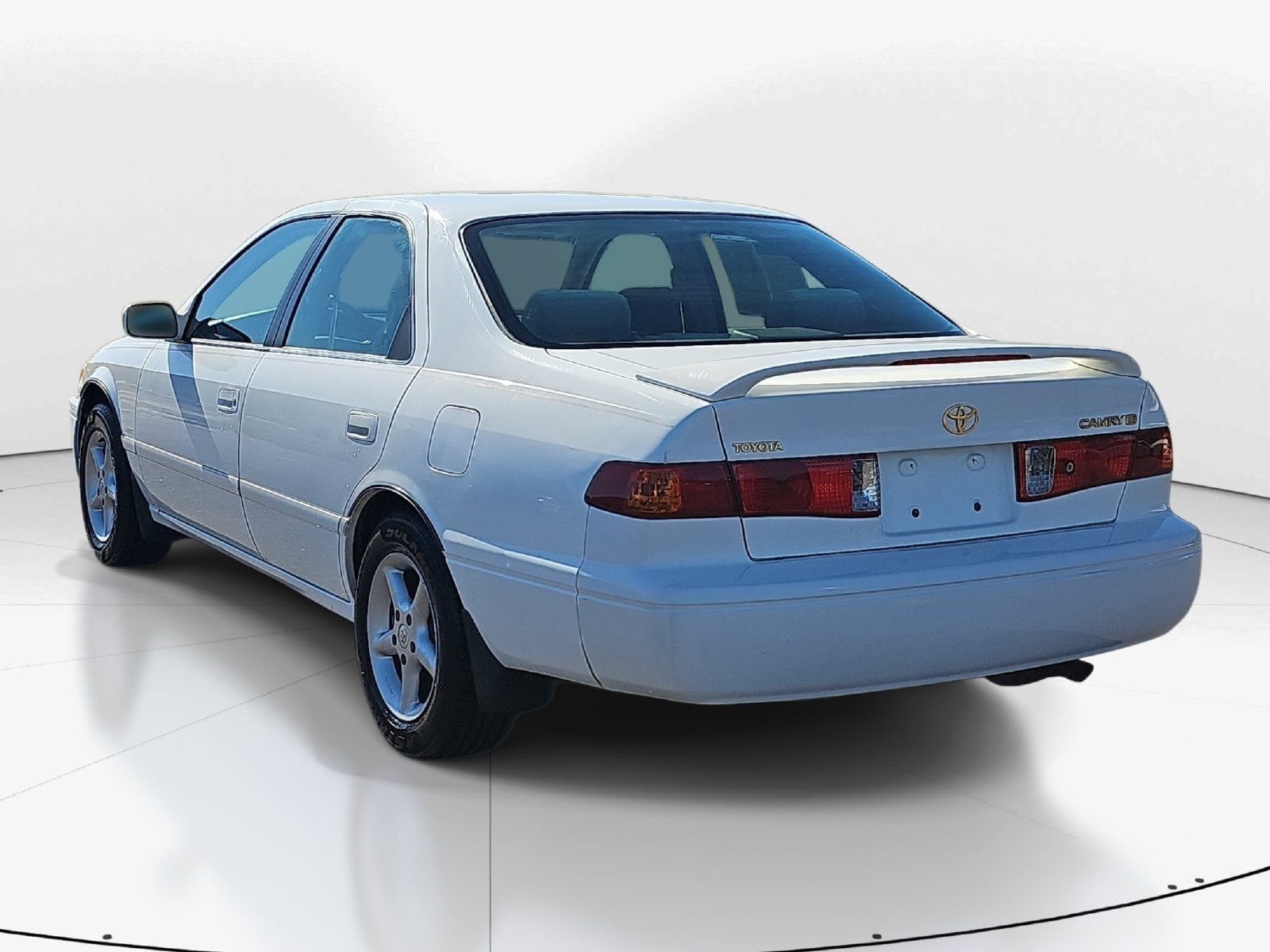 Used 2000 Toyota Camry LE FWD image 8