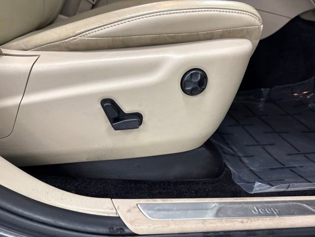 Used 2017 Jeep Grand Cherokee Limited AWD/4WD image 25