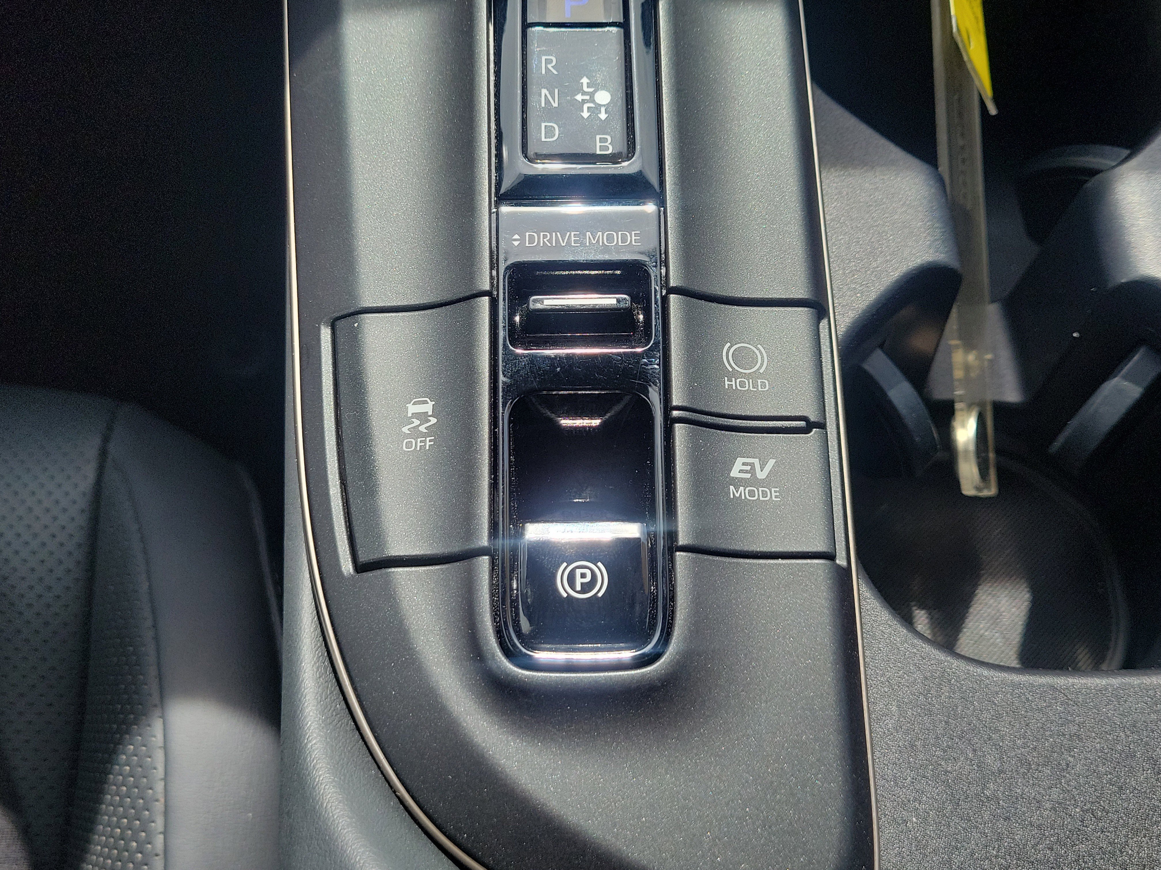 Used 2023 Toyota Crown Limited image 34
