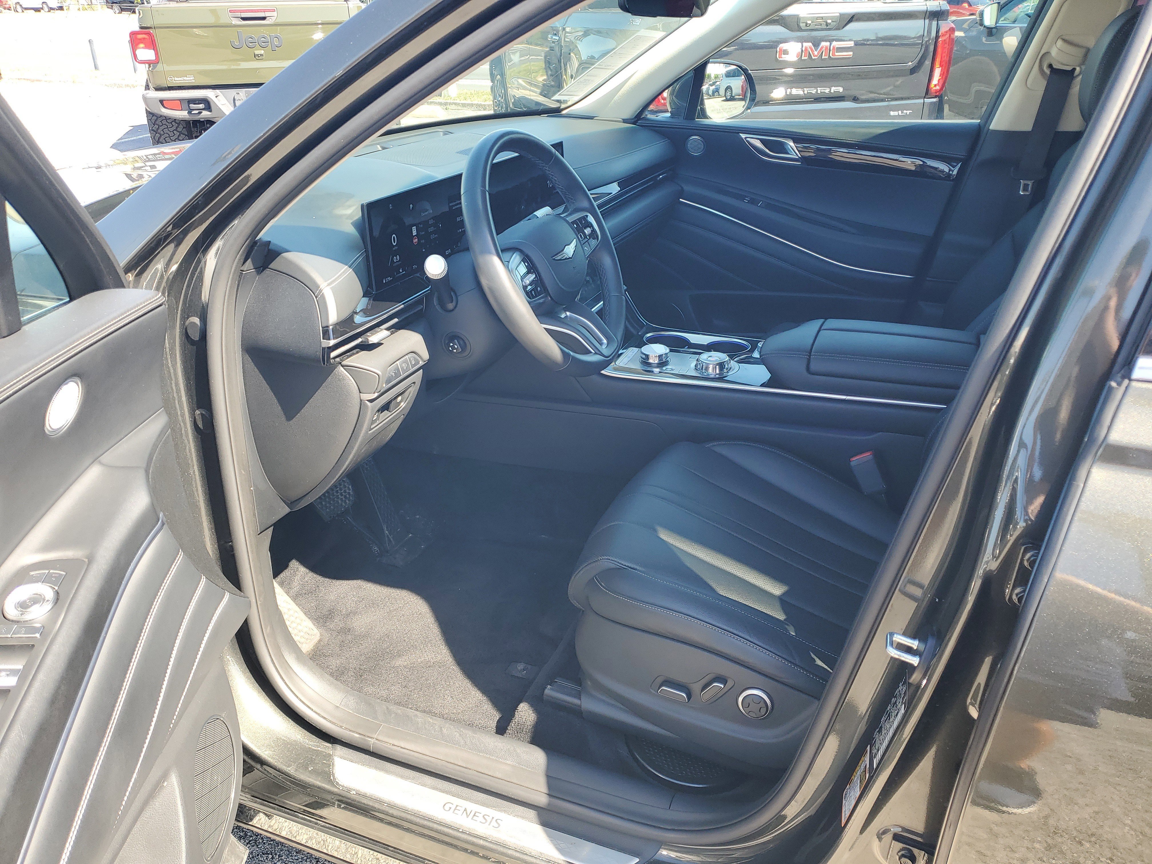 Used 2025 Genesis GV80 2.5T Standard AWD/4WD image 11