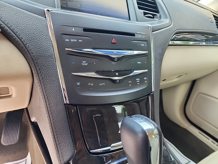 Used 2014 Lincoln MKS w/ Equipment Group 101A FWD image 18