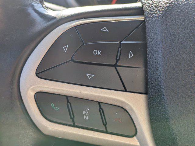 Certified 2017 Jeep Cherokee Latitude w/ Cold Weather Group image 21