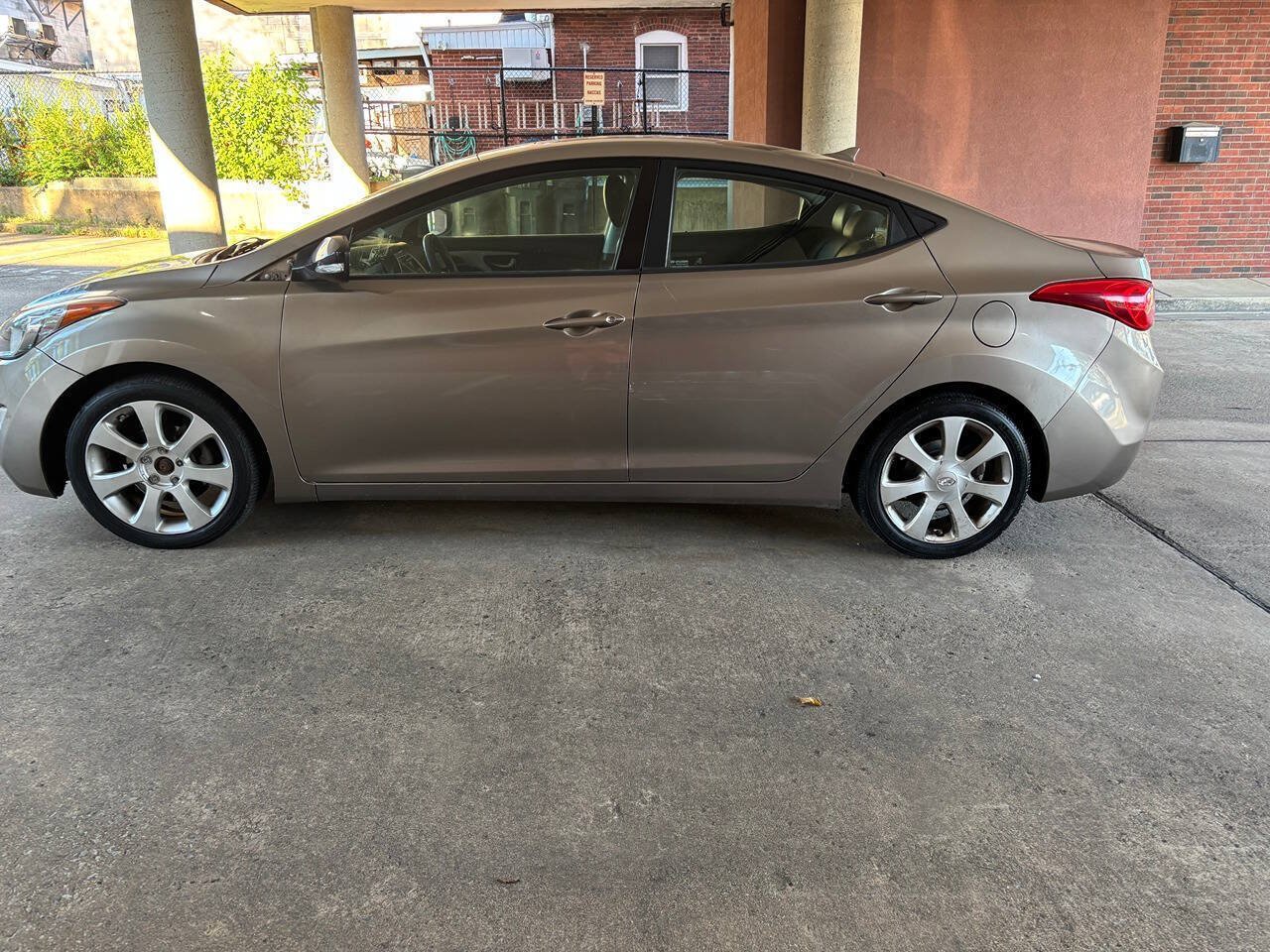 Used 2012 Hyundai Elantra Limited FWD image 8