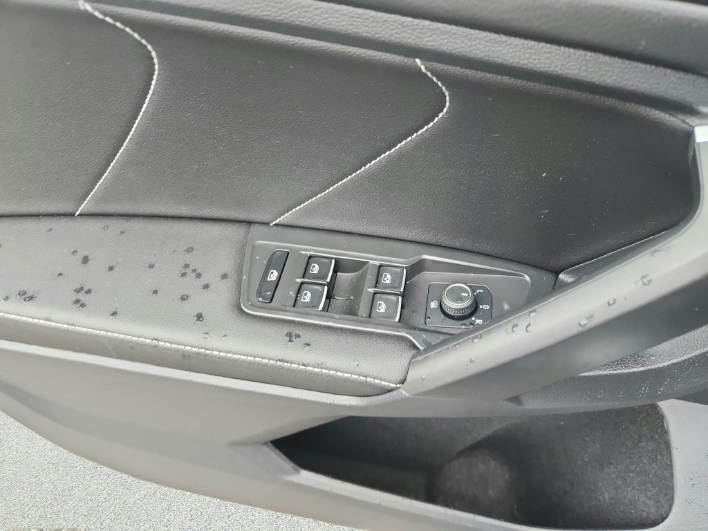 Certified 2023 Volkswagen Tiguan SE FWD image 20