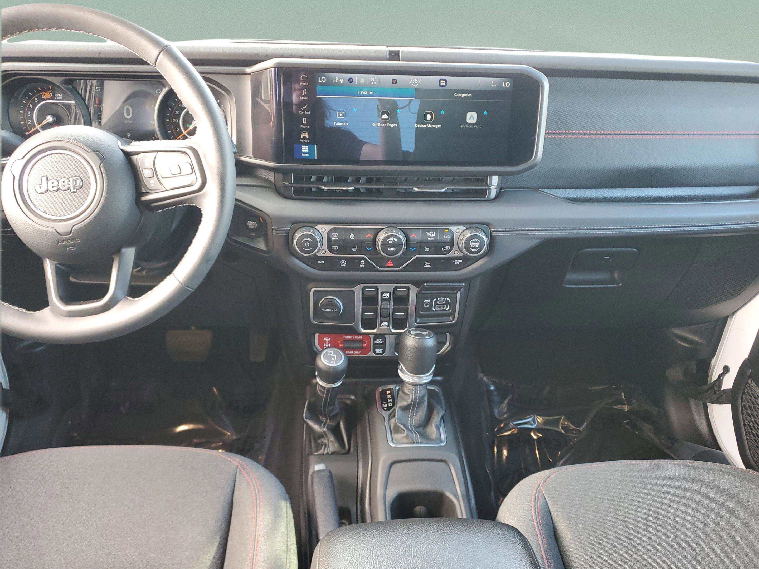 Used 2025 Jeep Wrangler Unlimited Rubicon w/ Convenience Group image 13