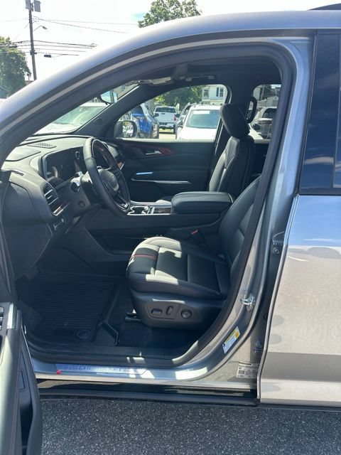 New 2026 Chevrolet Traverse RS w/ LPO, Floor Liner Package AWD/4WD image 22