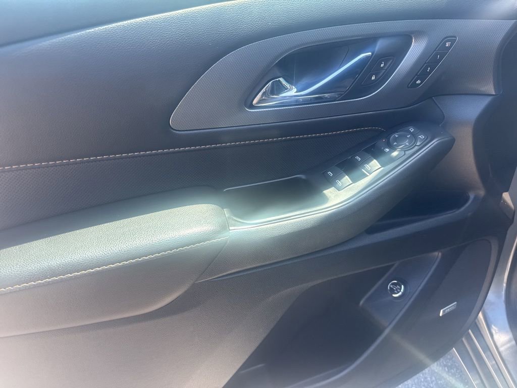Used 2020 Chevrolet Traverse Premier image 18