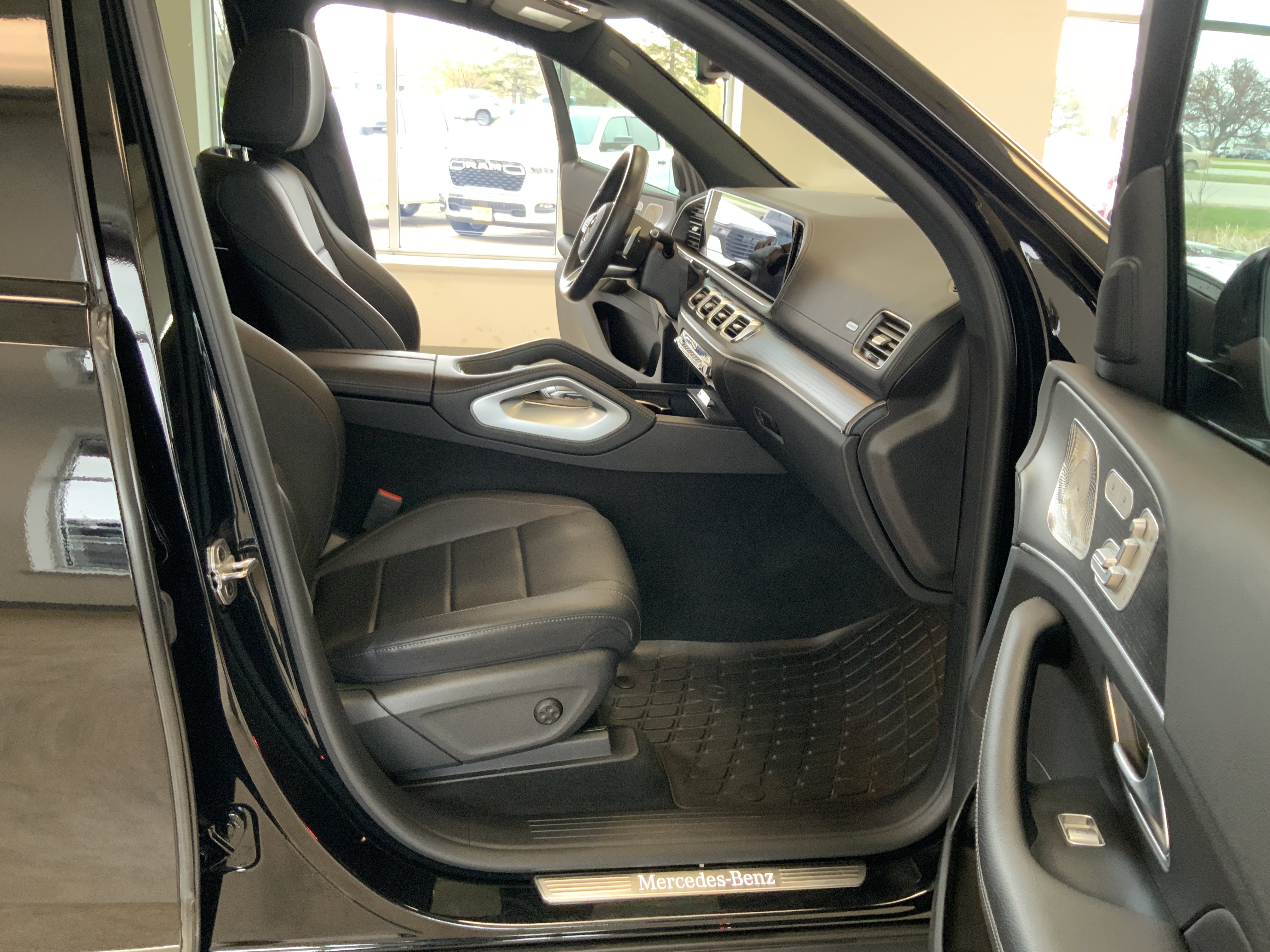 Used 2022 Mercedes-Benz GLS 450 4MATIC image 38