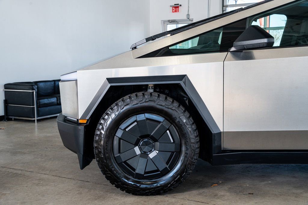 Used 2024 Tesla Cybertruck AWD Crew Cab image 9