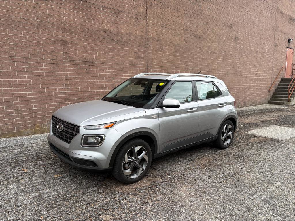 Used 2025 Hyundai Venue SEL FWD image 1