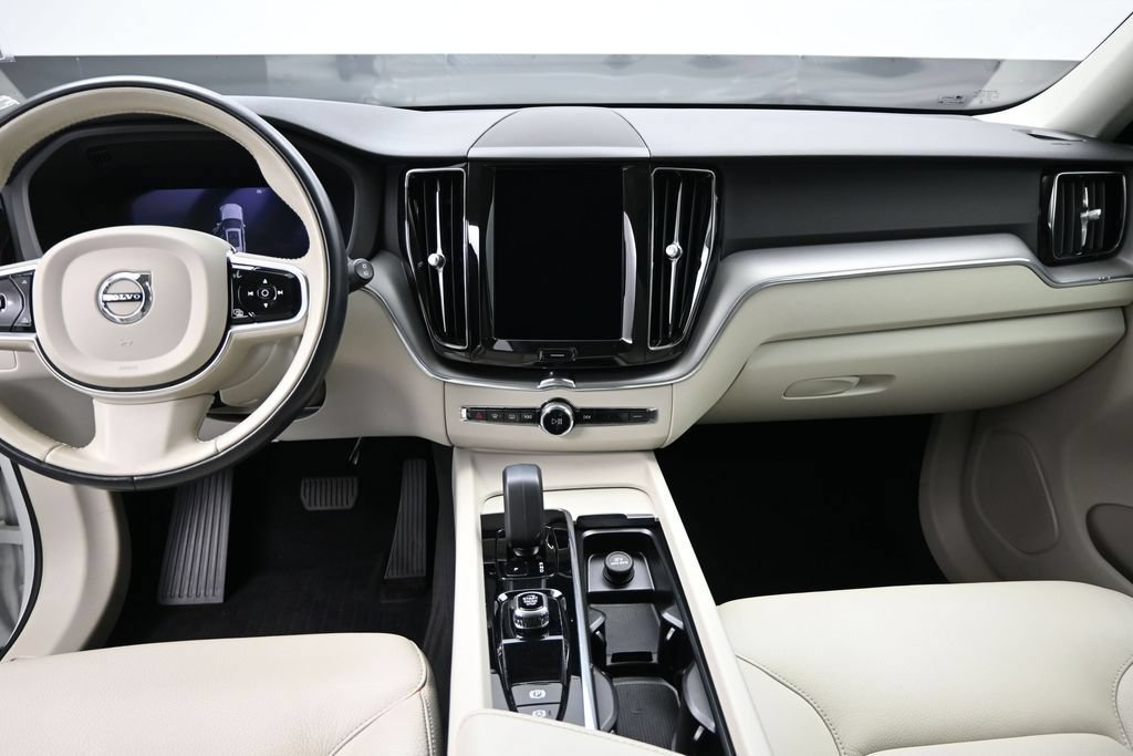 Used 2024 Volvo XC60 B5 Core w/ Protection Package Premier AWD/4WD image 13