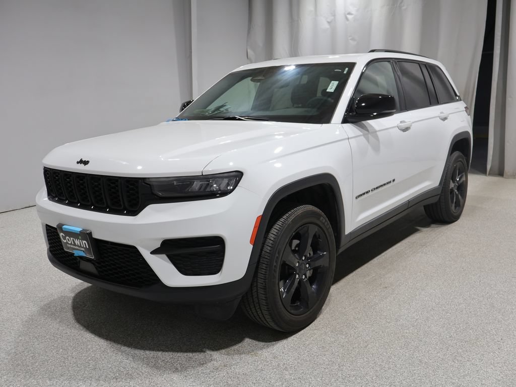 Certified 2023 Jeep Grand Cherokee Altitude AWD/4WD image 7