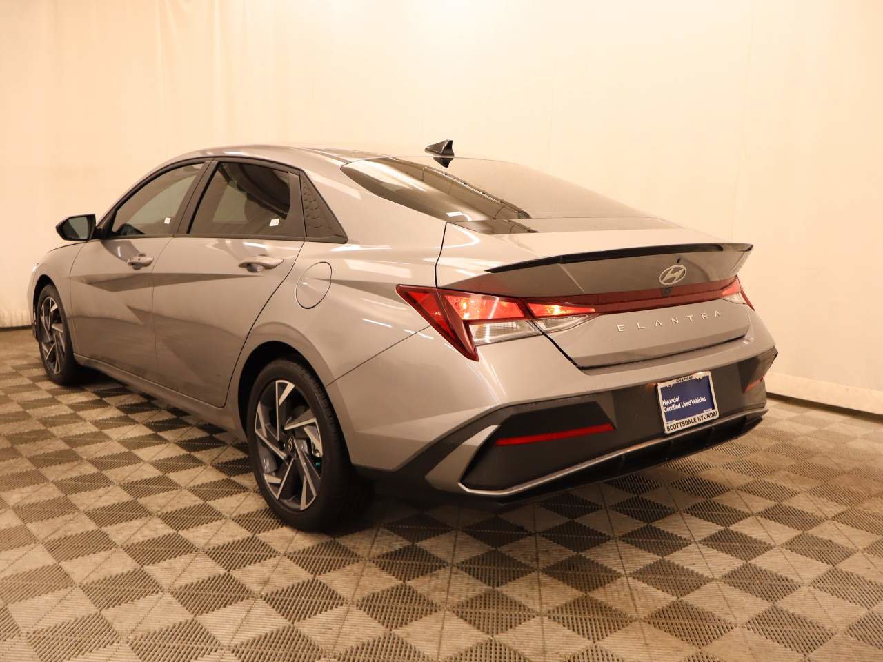Used 2025 Hyundai Elantra Sport image 4