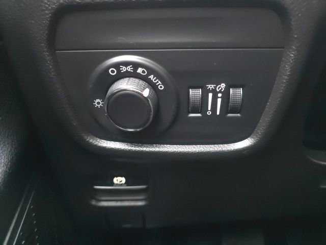 Used 2025 Jeep Grand Cherokee Laredo X image 25